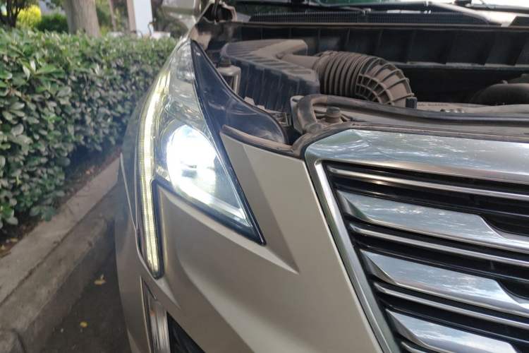 Used Cadillac XT5 2016 25T Tech Edition Right Front Headlight