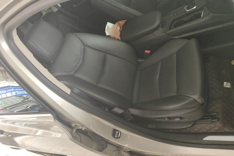 Used Cadillac XT5 2016 25T Luxury Model Right Front Seat