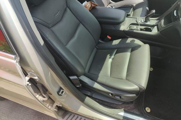 Used Cadillac XT5 2016 25T Luxury Model Right Front Seat