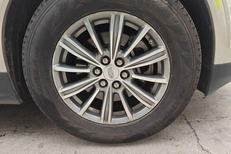 Used Cadillac XT5 2016 28T Four-Wheel Drive Luxury Model Right Front Wheel Hub