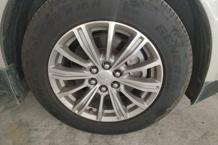 Used Cadillac XT5 2016 25T Luxury Model Right Front Wheel Hub