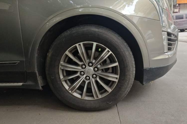 Used Cadillac XT5 2016 28T Four-Wheel Drive Luxury Model Right Front Wheel Hub