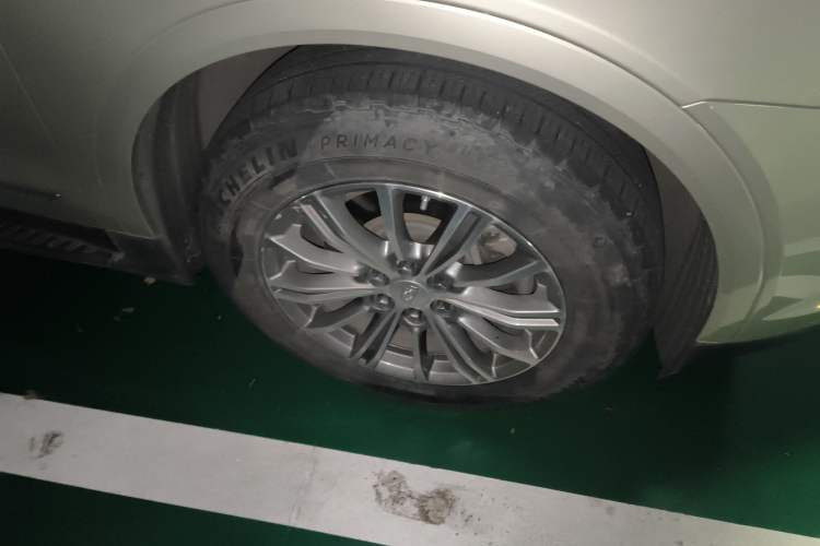 Used Cadillac XT5 2016 28T Four-Wheel Drive Luxury Model Right Front Wheel Hub