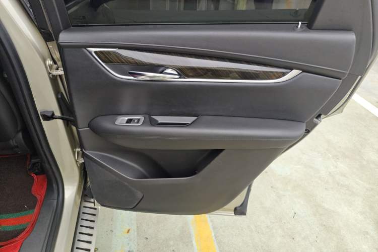 Used Cadillac XT5 2016 28T Four-Wheel Drive Luxury Model Right Rear Door Interior