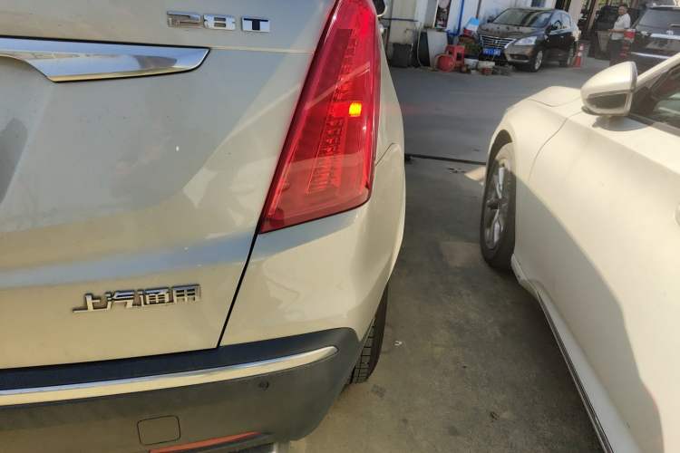 Used Cadillac XT5 2016 28T Four-Wheel Drive Tech Version Right Rear Taillight
