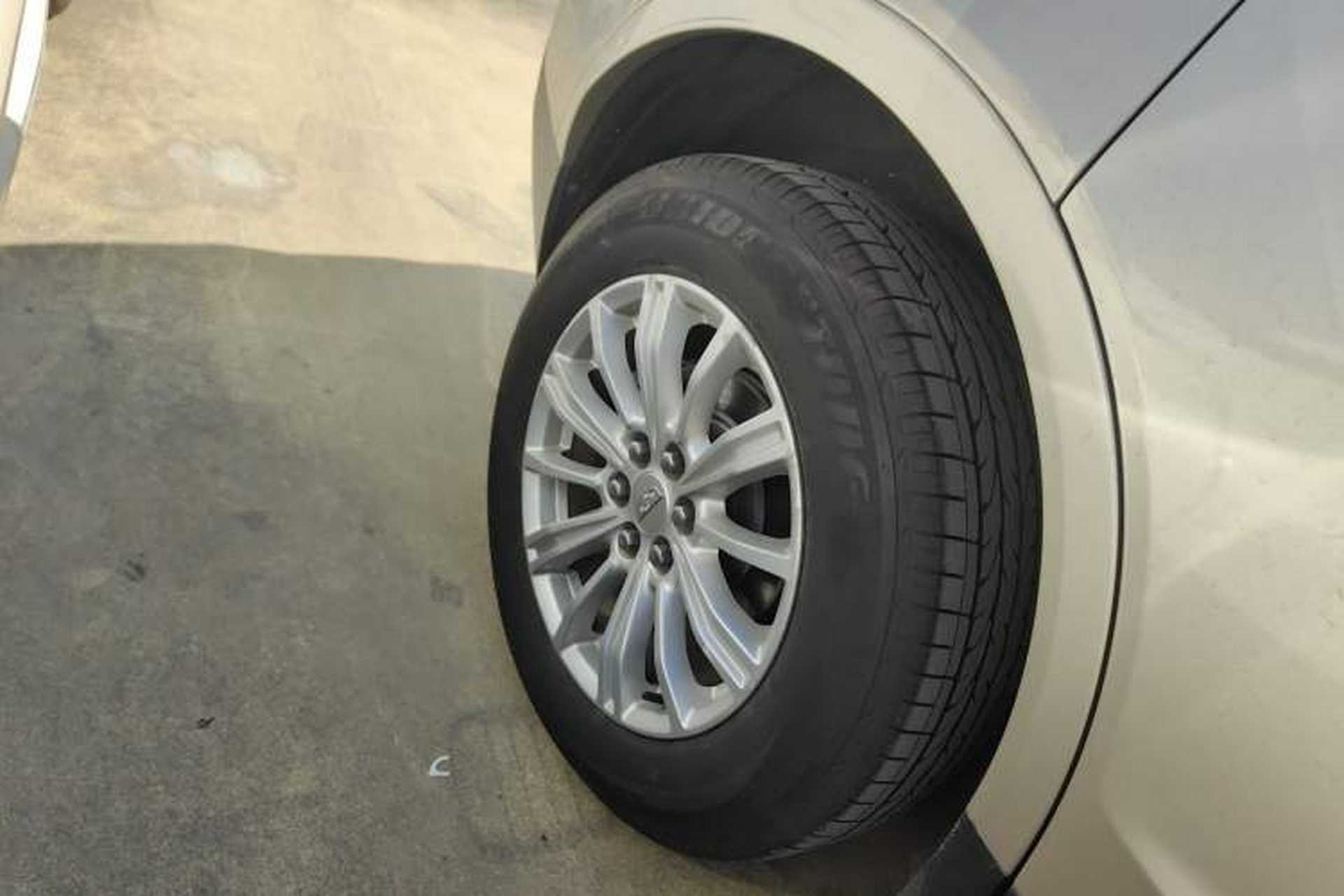 Used Cadillac XT5 2016 28T Four-Wheel Drive Tech Version Right Rear Wheel Hub
