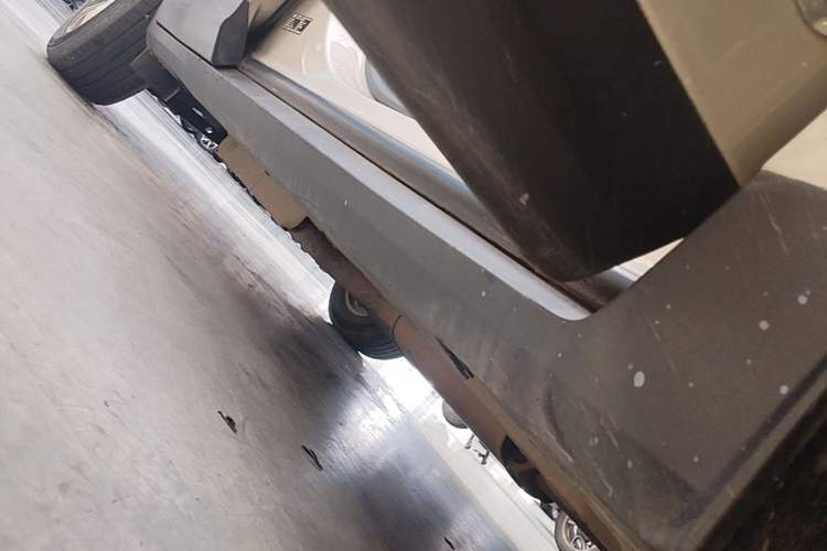 Used Cadillac XT5 2016 25T Luxury Model Right Side Sill