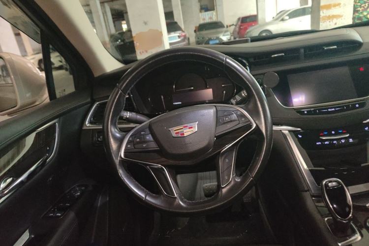 Used Cadillac XT5 2016 25T Luxury Model Steering Wheel