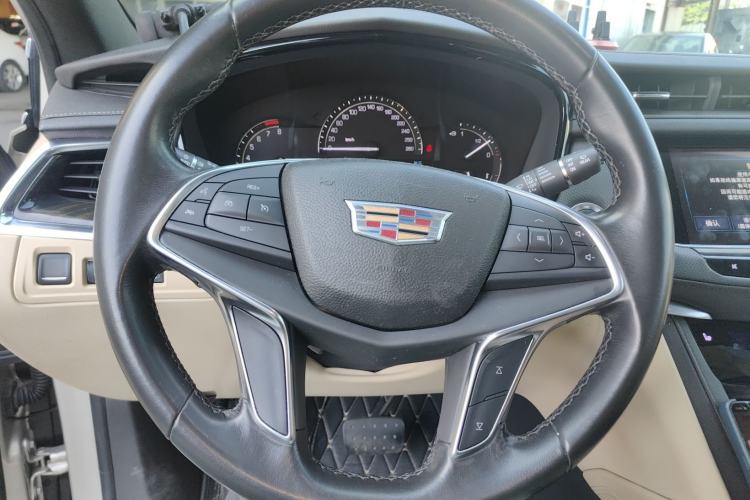 Used Cadillac XT5 2016 28T Four-Wheel Drive Tech Version Steering Wheel