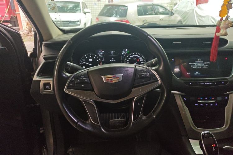 Used Cadillac XT5 2016 28T Four-Wheel Drive Luxury Model Steering Wheel