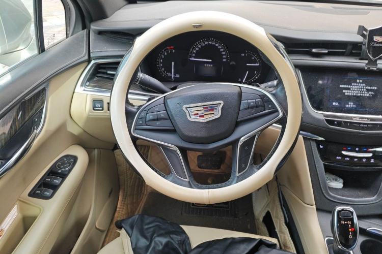 Used Cadillac XT5 2016 28T Four-Wheel Drive Tech Version Steering Wheel
