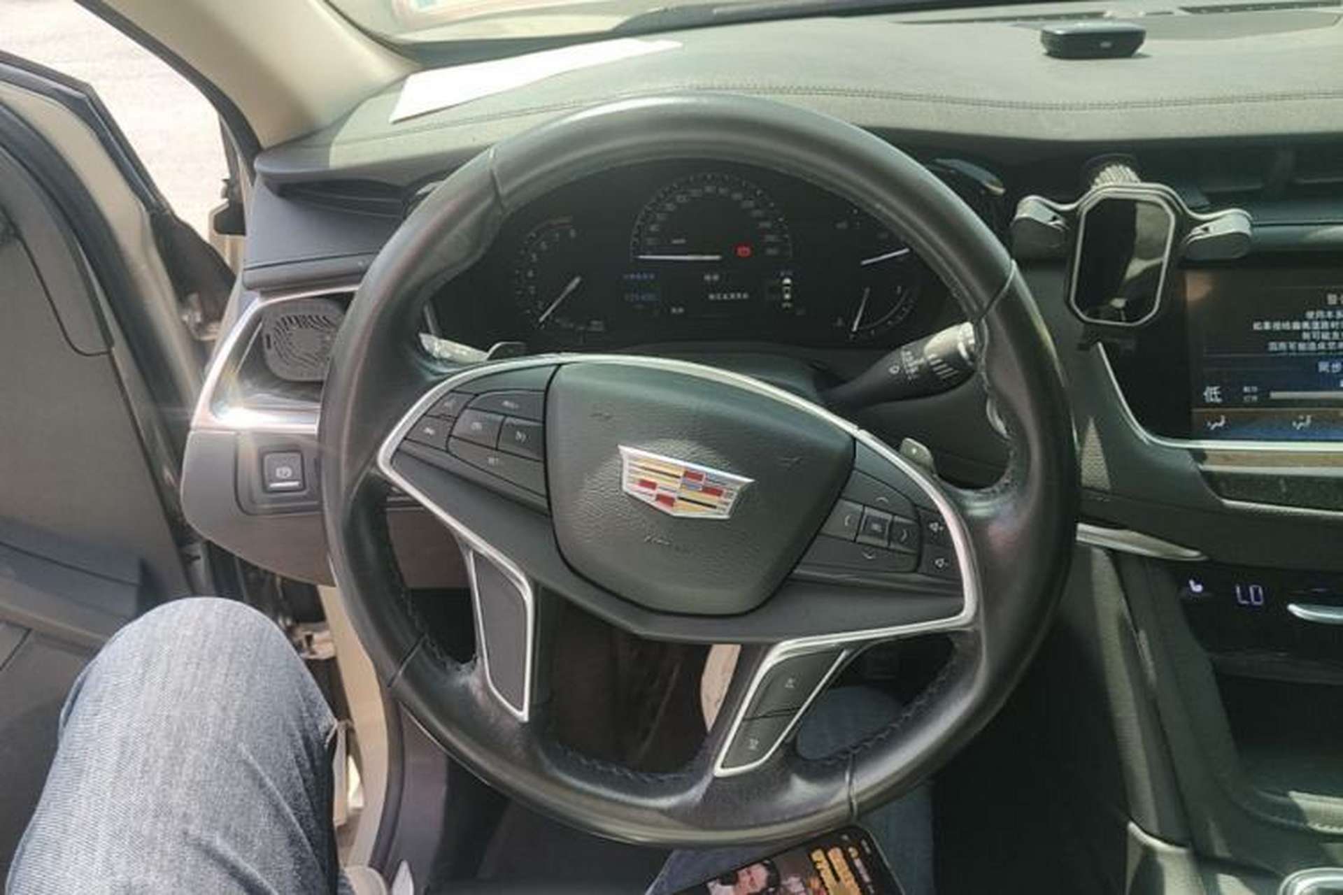 Used Cadillac XT5 2016 25T Luxury Model Steering Wheel