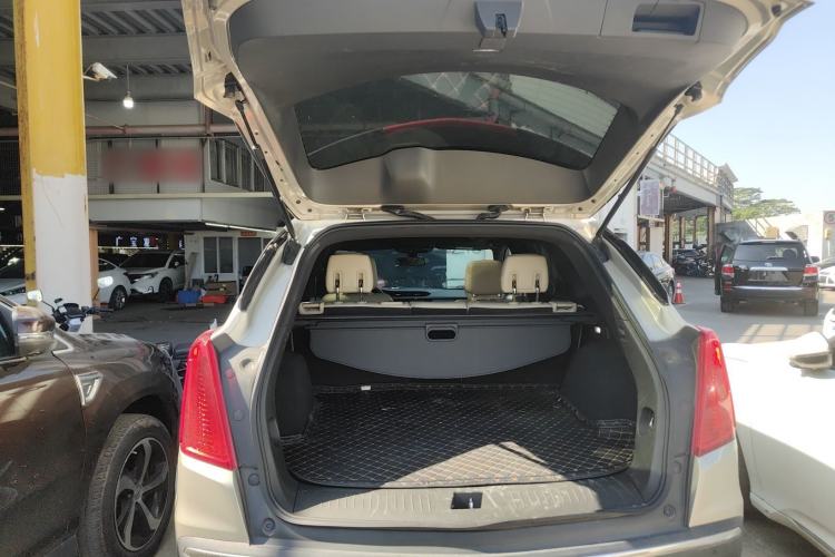 Used Cadillac XT5 2016 28T Four-Wheel Drive Tech Version Trunk