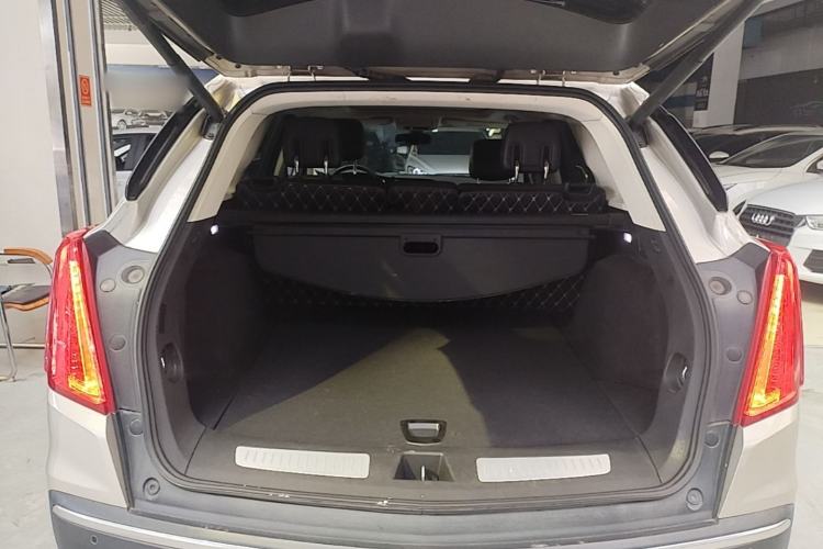 Used Cadillac XT5 2016 25T Luxury Model Trunk