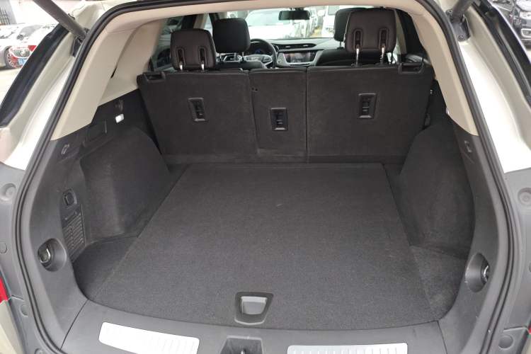 Used Cadillac XT5 2016 28T Four-Wheel Drive Luxury Model Trunk