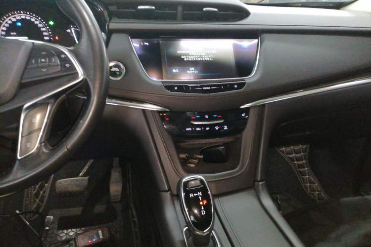 Used Cadillac XT5 2017 Anniversary Edition 28T Four-Wheel Drive Luxury Model Audio And AC Panel