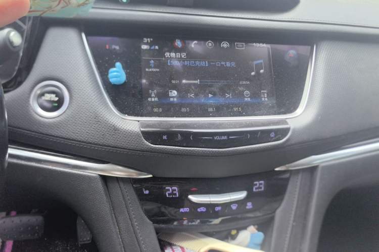 Used Cadillac XT5 2017 Anniversary Edition 25T Luxury Model Audio And AC Panel