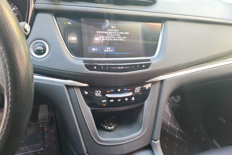 Used Cadillac XT5 2017 Anniversary Edition 25T Luxury Model Audio And AC Panel