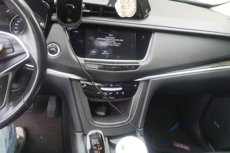 Used Cadillac XT5 2017 Anniversary Edition 25T Luxury Model Audio And AC Panel