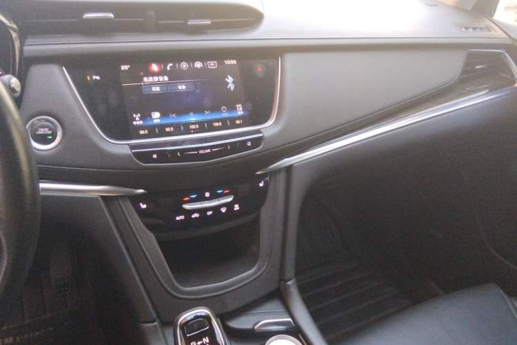 Used Cadillac XT5 2017 Anniversary Edition 28T Four-Wheel Drive Tech Model Audio And AC Panel