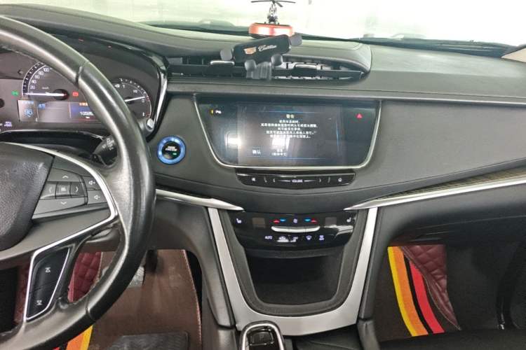 Used Cadillac XT5 2017 Anniversary Edition 25T Luxury Model Audio And AC Panel