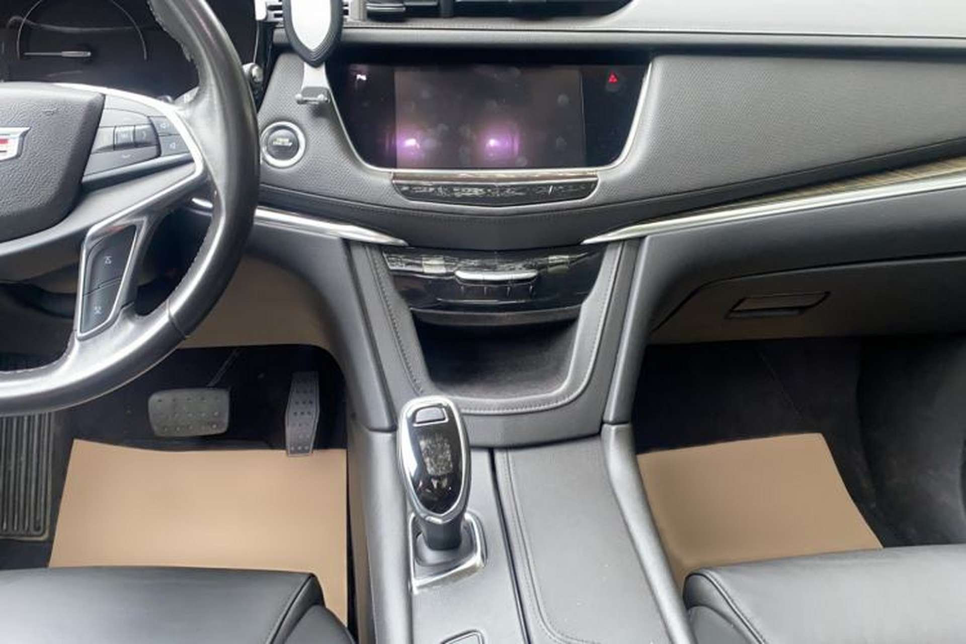 Used Cadillac XT5 2017 Anniversary Edition 25T Luxury Model Audio And AC Panel
