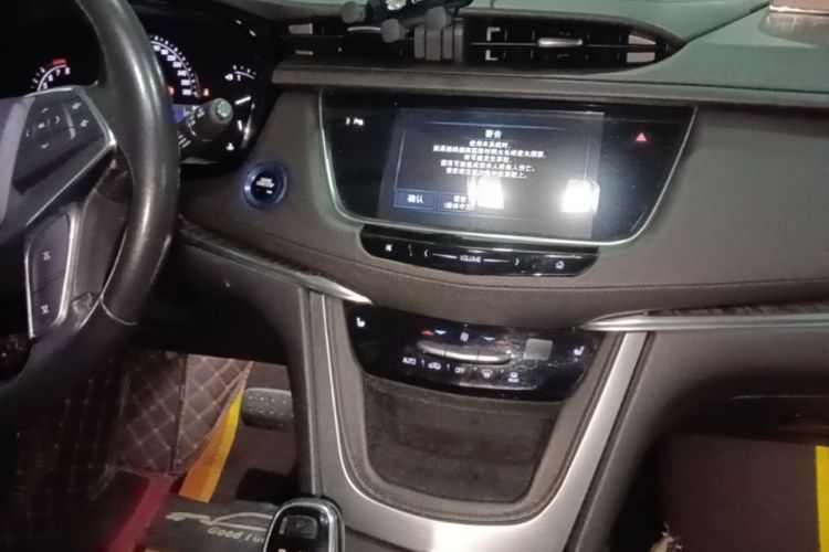 Used Cadillac XT5 2017 Anniversary Edition 25T Luxury Model Audio And AC Panel