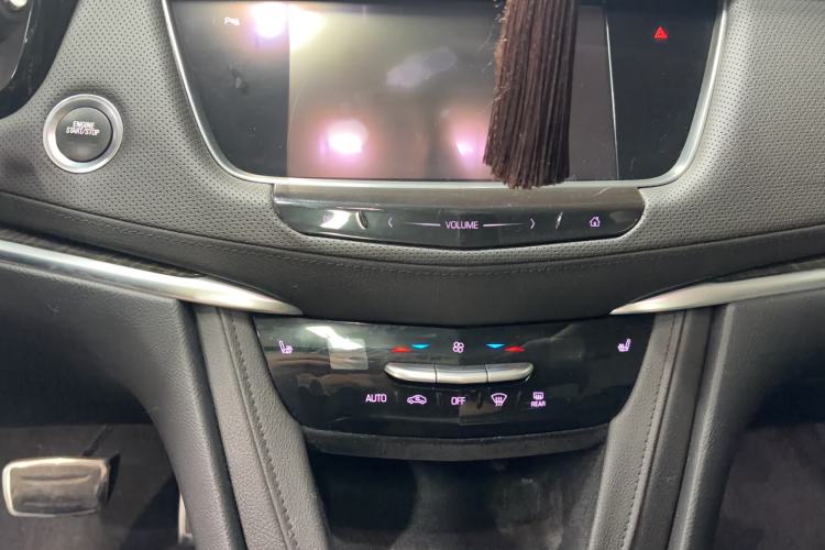 Used Cadillac XT5 2017 Anniversary Edition 28T Four-Wheel Drive Luxury Model Audio And AC Panel