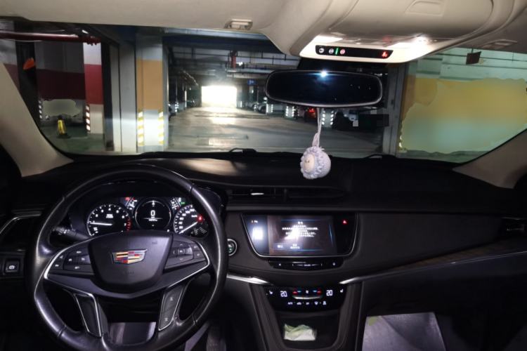 Used Cadillac XT5 2017 Anniversary Edition 25T Luxury Model Center Console