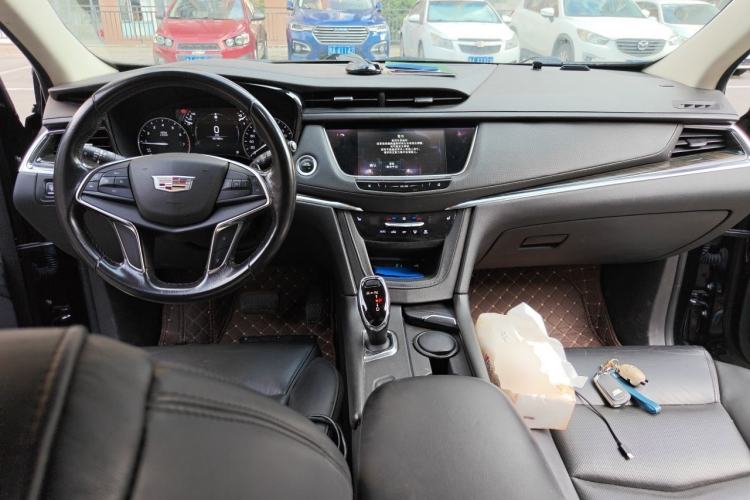 Used Cadillac XT5 2017 Anniversary Edition 25T Luxury Model Center Console