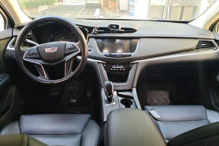Used Cadillac XT5 2017 Anniversary Edition 25T Luxury Model Center Console