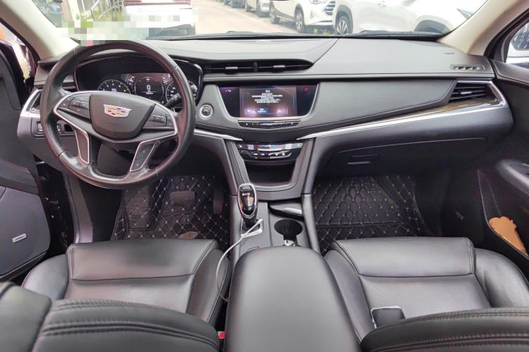 Used Cadillac XT5 2017 Anniversary Edition 28T Four-Wheel Drive Luxury Model Center Console