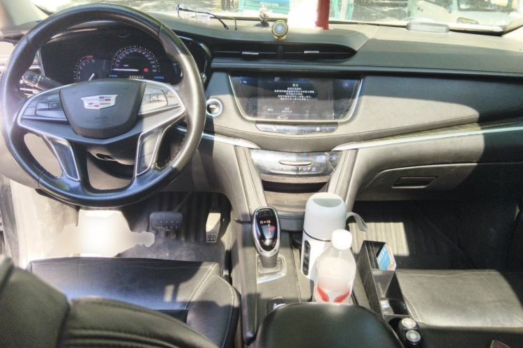 Used Cadillac XT5 2017 Anniversary Edition 25T Luxury Model Center Console