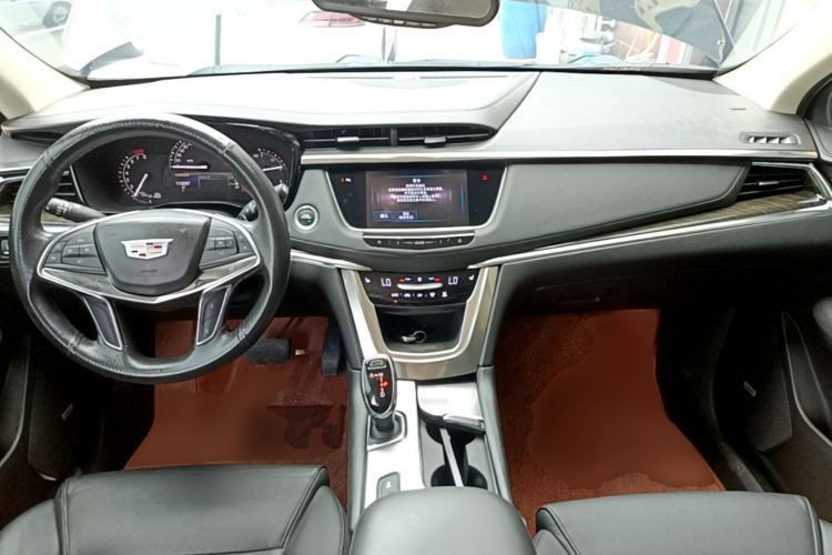 Used Cadillac XT5 2017 Anniversary Edition 25T Luxury Model Center Console