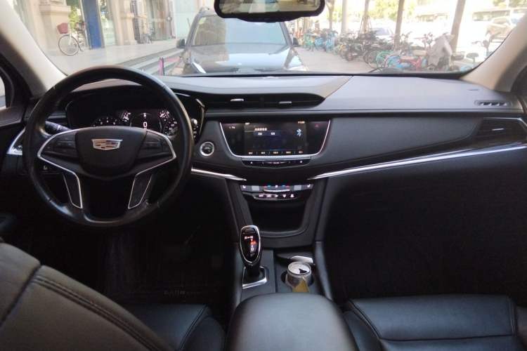 Used Cadillac XT5 2017 Anniversary Edition 28T Four-Wheel Drive Tech Model Center Console