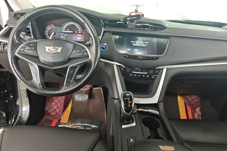 Used Cadillac XT5 2017 Anniversary Edition 25T Luxury Model Center Console