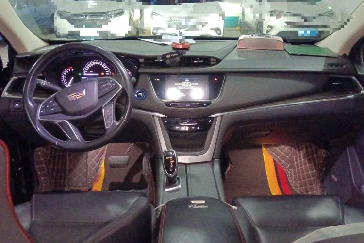 Used Cadillac XT5 2017 Anniversary Edition 25T Luxury Model Center Console