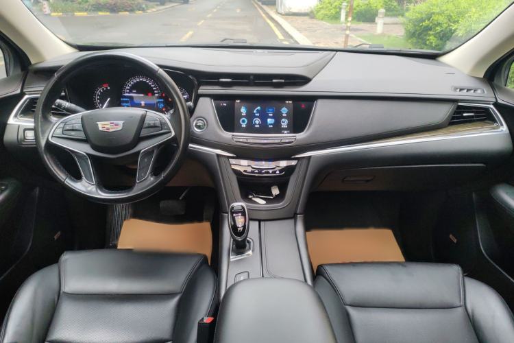 Used Cadillac XT5 2017 Anniversary Edition 25T Luxury Model Center Console
