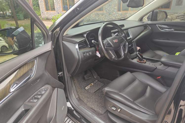 Used Cadillac XT5 2017 Anniversary Edition 25T Luxury Model Driver Seat