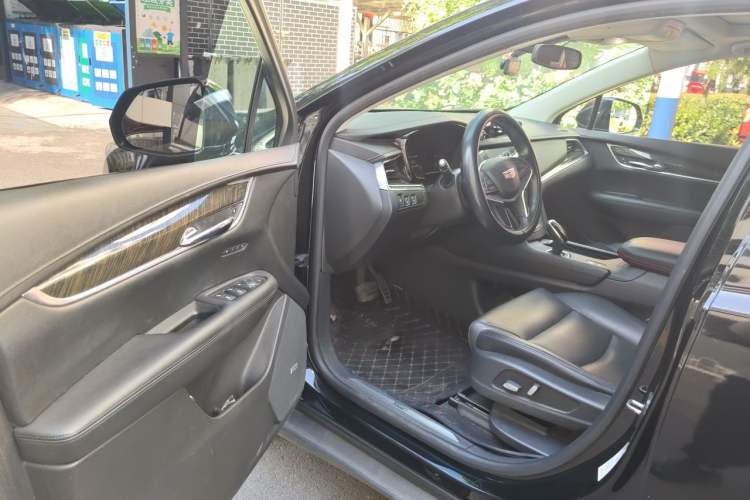 Used Cadillac XT5 2017 Anniversary Edition 25T Luxury Model Driver Seat