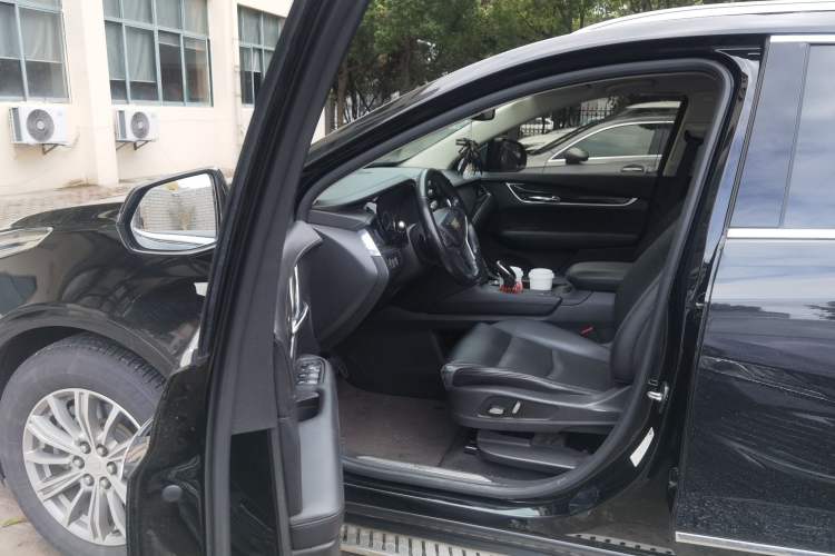 Used Cadillac XT5 2017 Anniversary Edition 25T Luxury Model Driver Seat