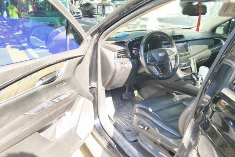 Used Cadillac XT5 2017 Anniversary Edition 25T Luxury Model Driver Seat