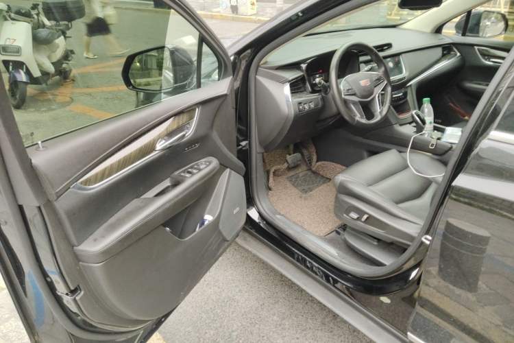 Used Cadillac XT5 2017 Anniversary Edition 25T Luxury Model Driver Seat