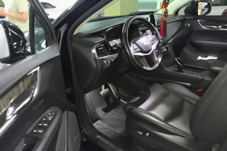 Used Cadillac XT5 2017 Anniversary Edition 25T Luxury Model Driver Seat