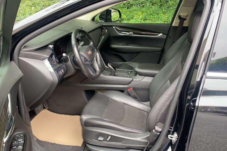 Used Cadillac XT5 2017 Anniversary Edition 25T Luxury Model Driver Seat