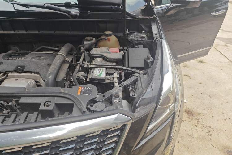 Used Cadillac XT5 2017 Anniversary Edition 25T Luxury Model Engine Bay Left