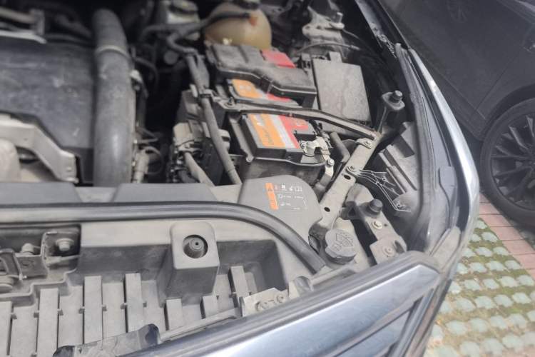 Used Cadillac XT5 2017 Anniversary Edition 25T Luxury Model Engine Bay Left