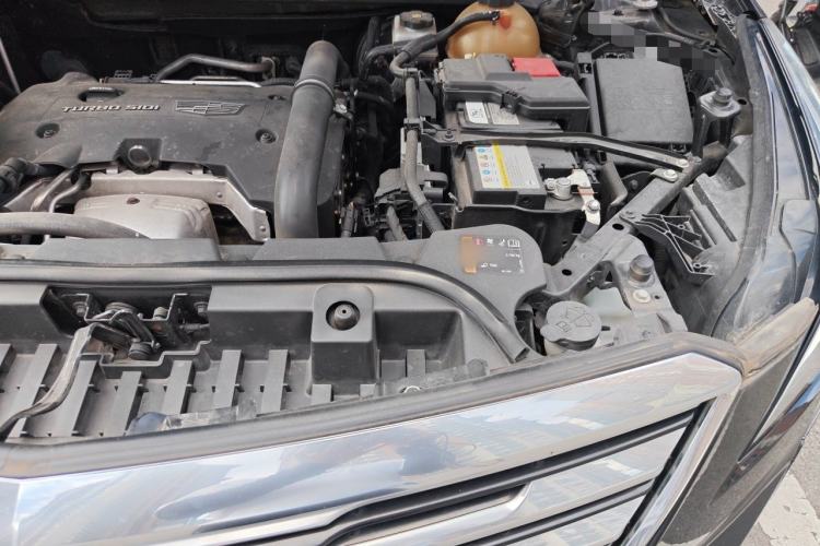 Used Cadillac XT5 2017 Anniversary Edition 25T Luxury Model Engine Bay Left