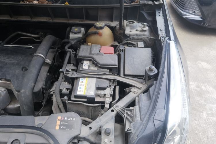 Used Cadillac XT5 2017 Anniversary Edition 25T Luxury Model Engine Bay Left