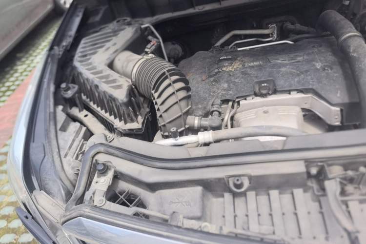 Used Cadillac XT5 2017 Anniversary Edition 25T Luxury Model Engine Bay Right